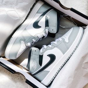 Nike air jordan 1 mid sneakers